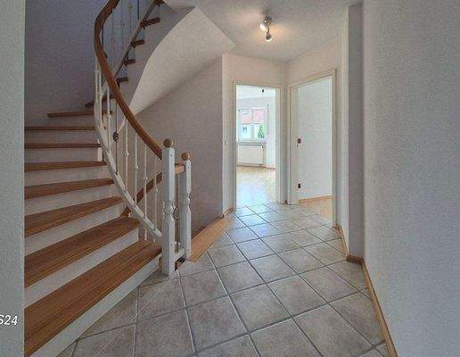 OG - Treppenaufgang zum DG.jpg