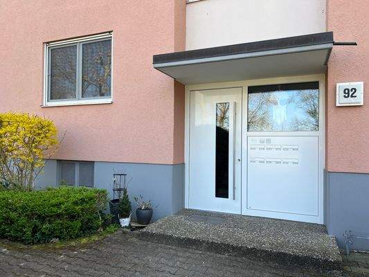 005 Außenansicht Hauseingang.jpg