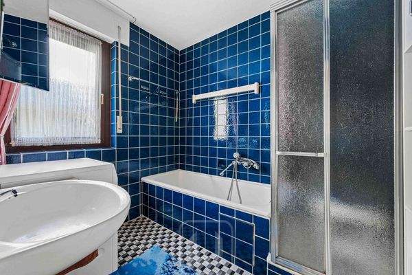 1. OG | Tageslicht-Badezimmer