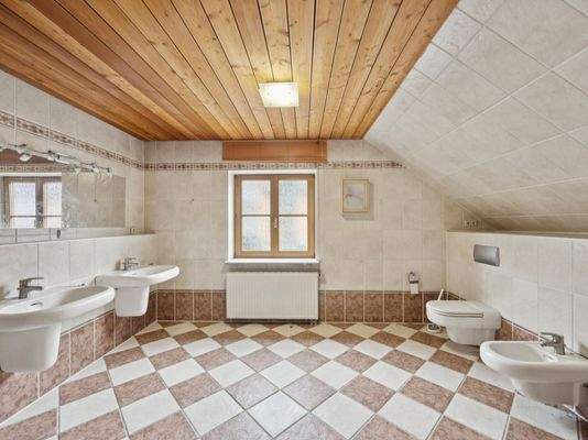 Badezimmer Dachgeschoss