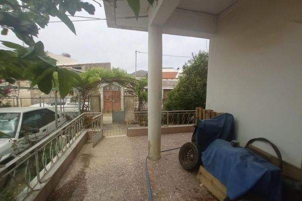 Kreta, Kastelli: Einfamilienhaus mit großem Garten in traditionellem Dorf zu verkaufen