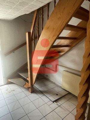Hausflur mit Treppe zum OG