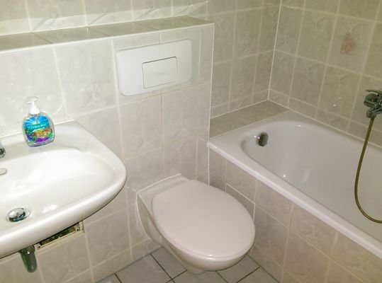 Bad mit Wanne