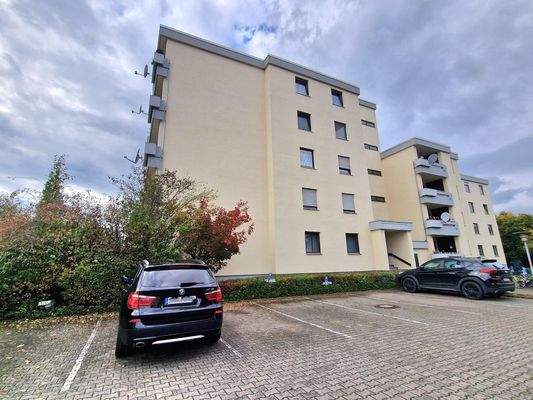 Ostseite mit Gebäudeeingang