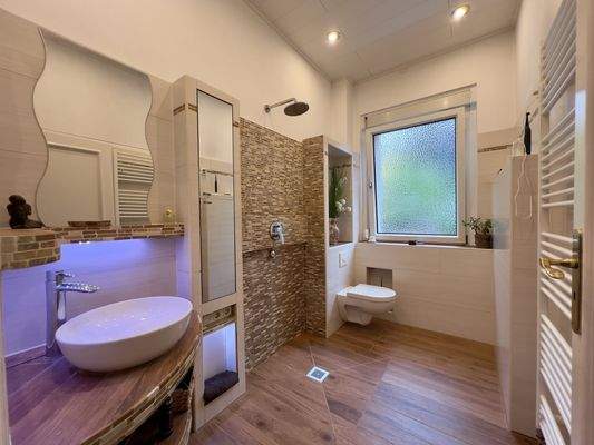 Duschbad mit Fesnter