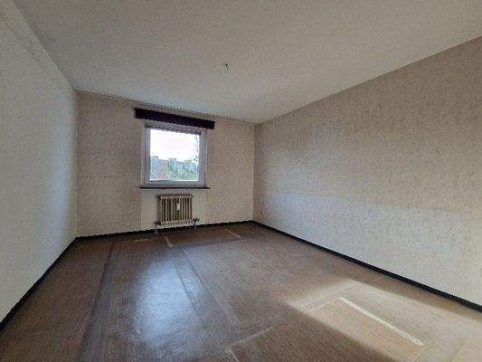 Leeres Wohnzimmer mit Fenster