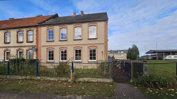 straßenseitige Ansicht