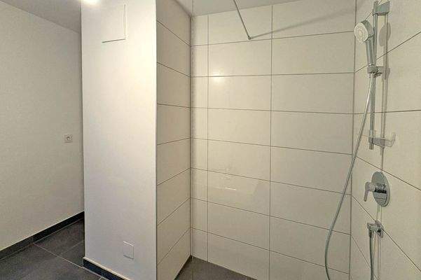 ... mit begehbarer Dusche