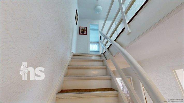 Treppe ins 1. OG