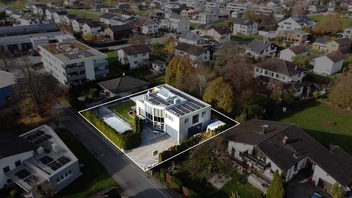 Wohnhaus mit Geschäftsfläche