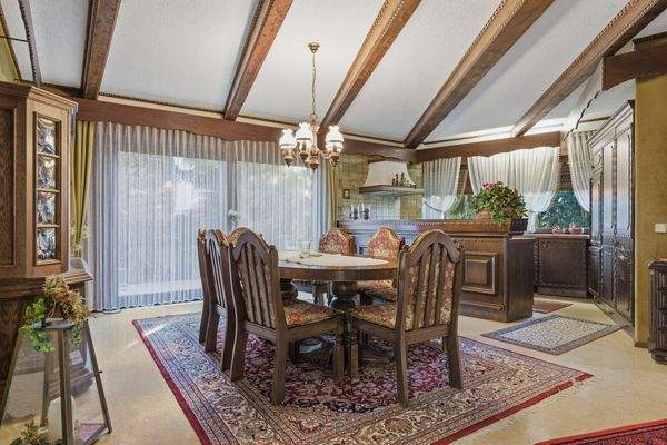 Essbereich mit offener Küche