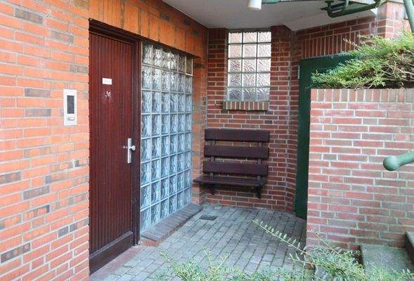 Eingang Praxis (saisonale Anpassung durch KI)