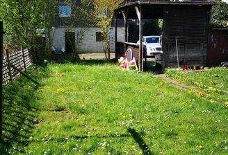 Haus mit eigenem Garten + Carport + Stellplatz in Siegen.
