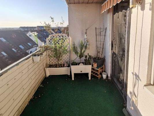 Großer sonniger Balkon