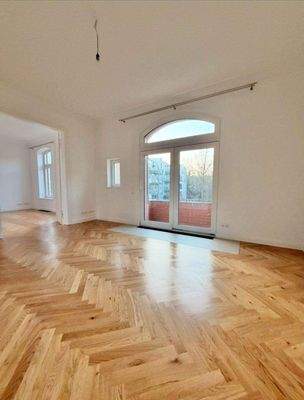 Wohnraum mit Balkon.jpg