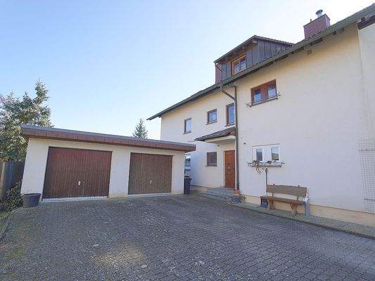 Eingangsbereich mit Garage