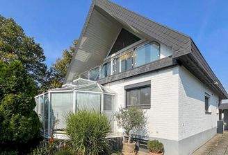 Südseite mit großen Balkon