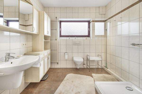 Badezimmer im Obergeschoss