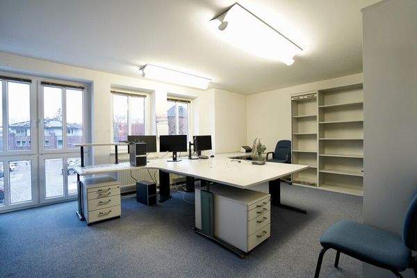 Büro 4 mit großer Fensterfront