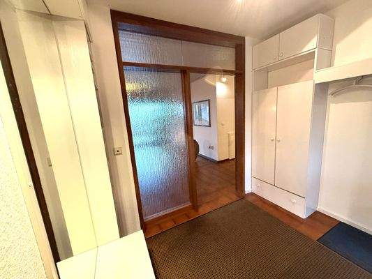 Großzügig & mit Einbaumöbeln ausgestattet