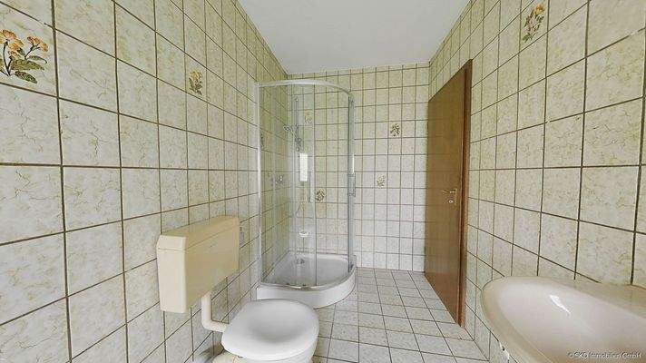 Das Badezimmer mit Dusche