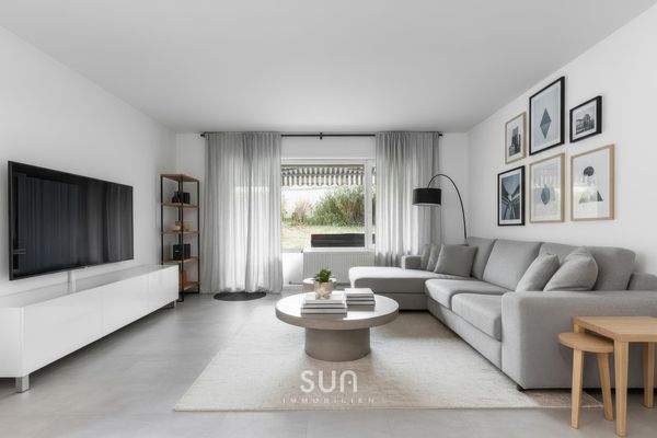 LICHTDURCHFLUTETES WOHNZIMMER (visualisiert)