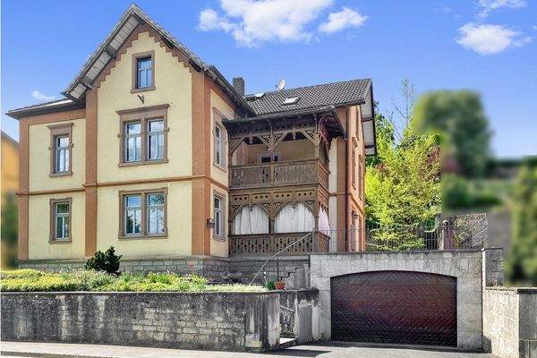 Ansicht von Straße mit Garage