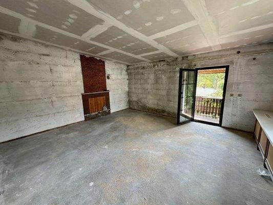 Wohnzimmer mit Ausgang zum Balkon