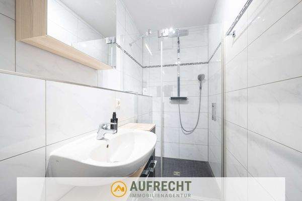 modernes, innenliegendes Dusch-Bad