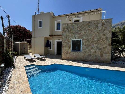 Kreta, Kournas: Schöne Villa mit drei Schlafzimmern, nur wenige Schritte vom Kournas-See entfernt