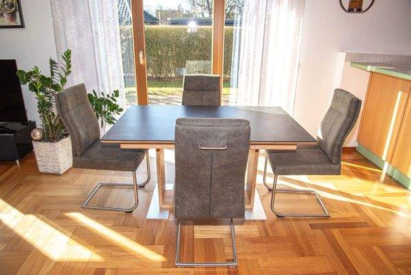 Essbereich Blick nach draussen zur Terrasse 2 - Freisitz - Whg. 1