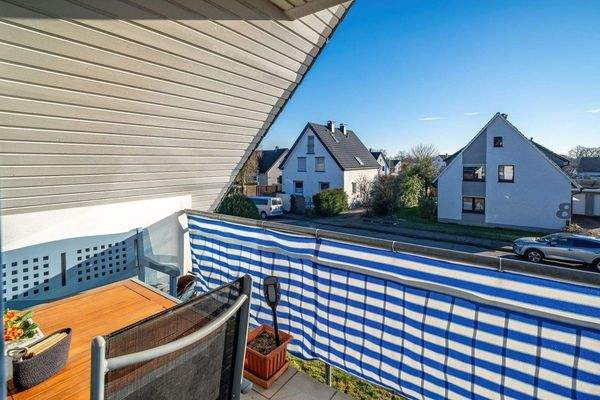 Die nach Südwesten ausgerichtete Loggia lädt zum S