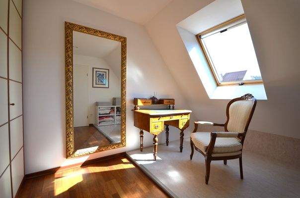 DG 2: Ankleideraum Eltern