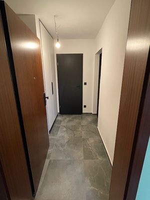 Blick v Treppenhaus Richtung Eingangsbereich-Flur.
