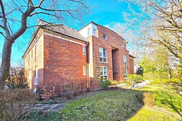 Umrahmt ist das Haus von ansprechend gestalteten Außenanlagen