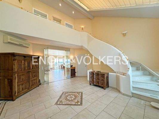 Eingangsbereich mit Galerie