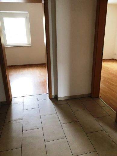 Sehr schöne 2 Raum Wohnung EG mit Balkon, Bad mit Dusche und Wanne ab sofort in Zwickau zu vermieten - Photo 5