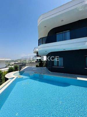 Detached House with a Private Swimming Pool in Alanya
