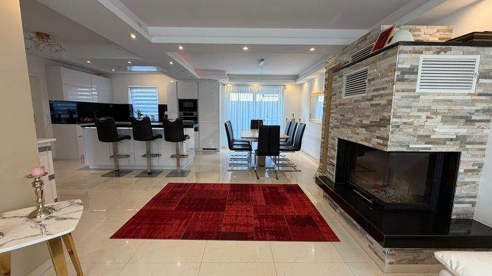 Wohn- und Essbereich + Küche EG