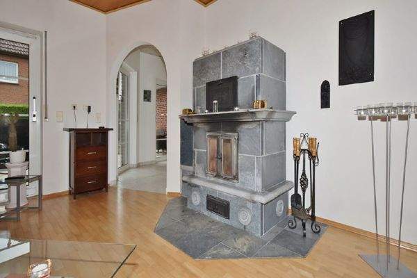 Wohnzimmer mit Kamin