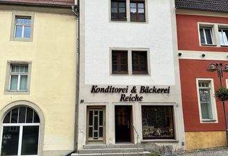 Straßenansicht - Wohn- und Geschäftshaus