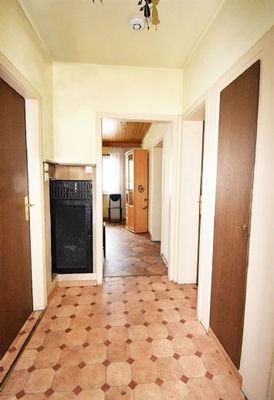 Diele mit praktisch eingelassenem Wandschrank