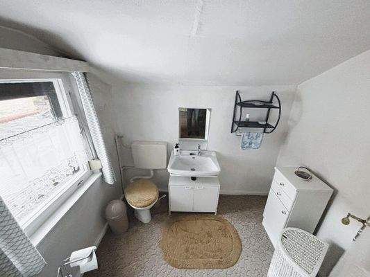 WC mit Waschbecken OG