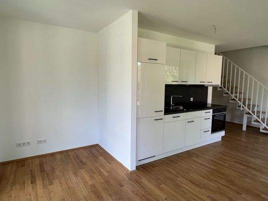 Wohnraum mit Einbauküche