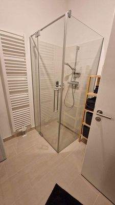 Badezimmer Dusche.JPG