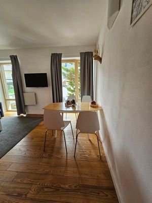Esstisch im Wohnbereich im EG