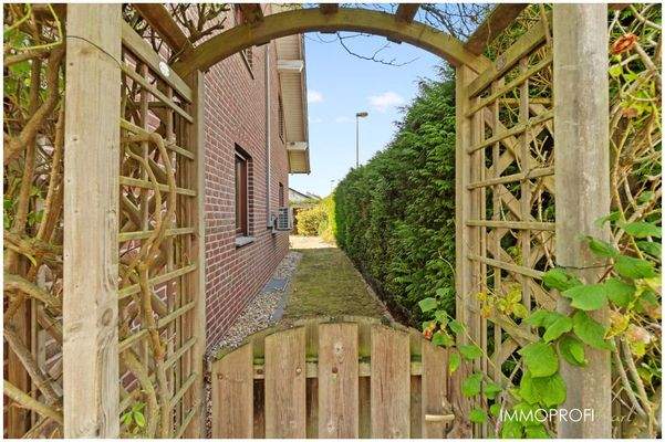 5. Zugang seitlich.jpg