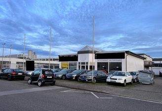 Autohaus mit Werkstatt und Wohnung