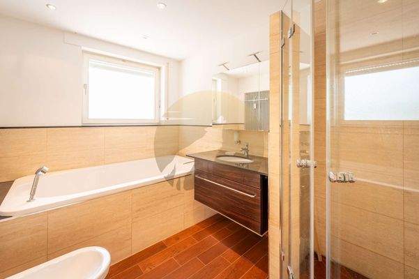 wohnung-baden-baden-badezimmer-wolf-immobilien