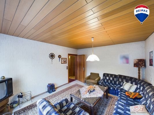 RE/MAX Immobilien DeLux Wohnzimmeransicht 2 OG